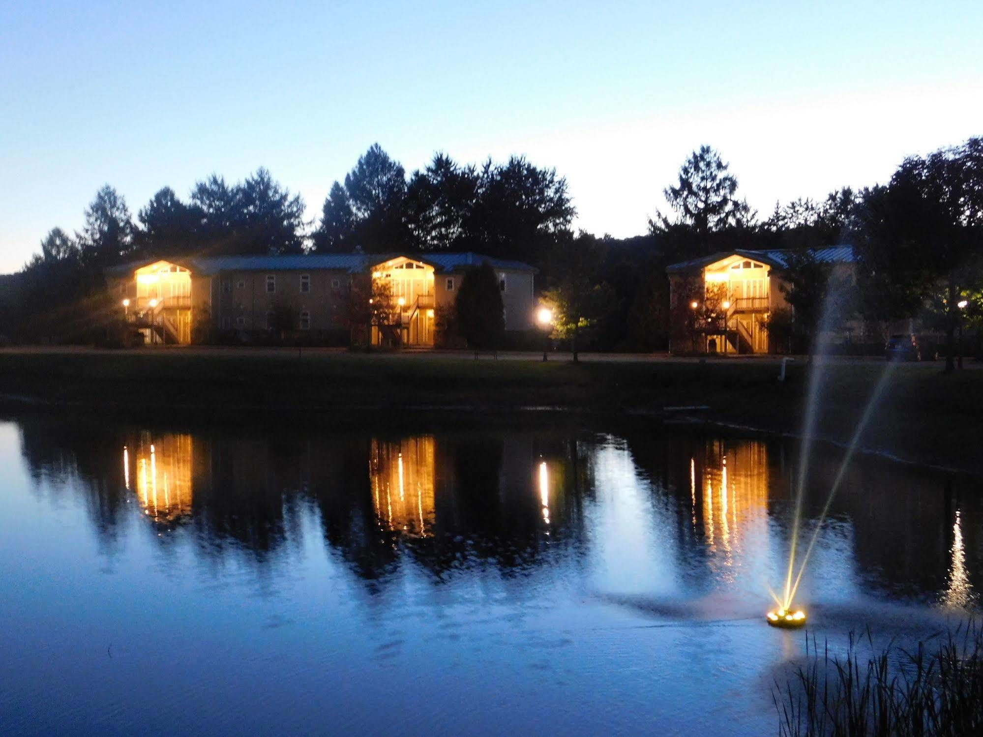 Fairway Suites At The Peak French Creek Exterior foto